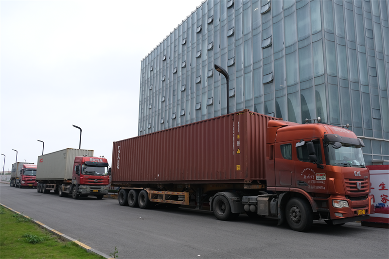 КГМ машине за прављење цигле испоручене на Блиски исток, помажући регионалној изградњи да направи нови корак напред