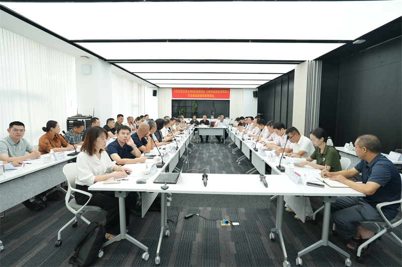 Водећи развој индустријских стандарда! КГМ је био домаћин стручног скупа за преглед индустријских стандарда „Машина за формирање бетонске цигле (плоче) налик камену“ и „Машина за обликовање блокова“.